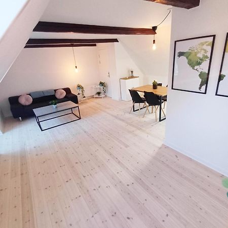 רנדרס Large Double Room In The Center Of City מראה חיצוני תמונה