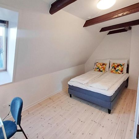 רנדרס Large Double Room In The Center Of City מראה חיצוני תמונה