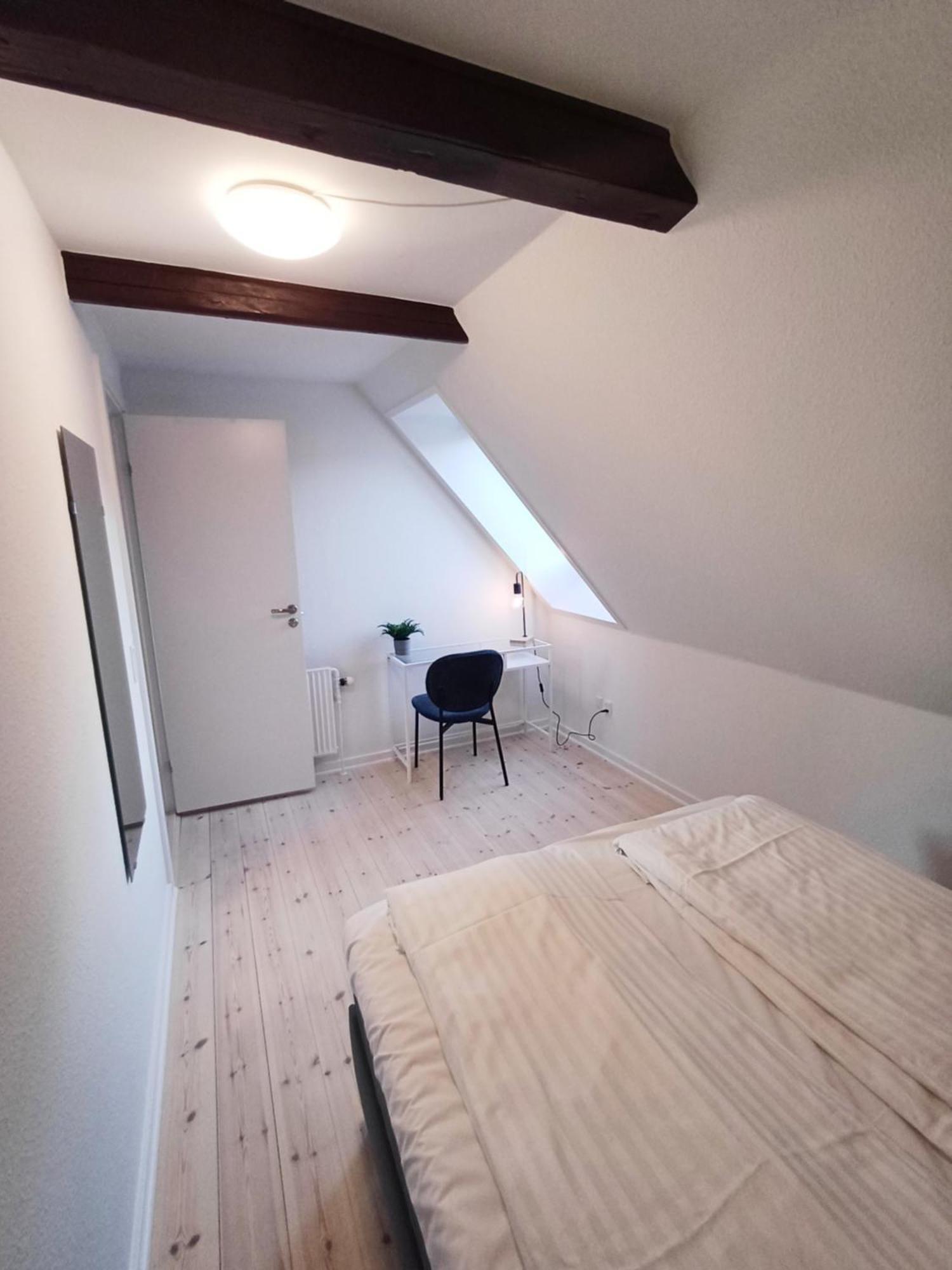 רנדרס Large Double Room In The Center Of City מראה חיצוני תמונה