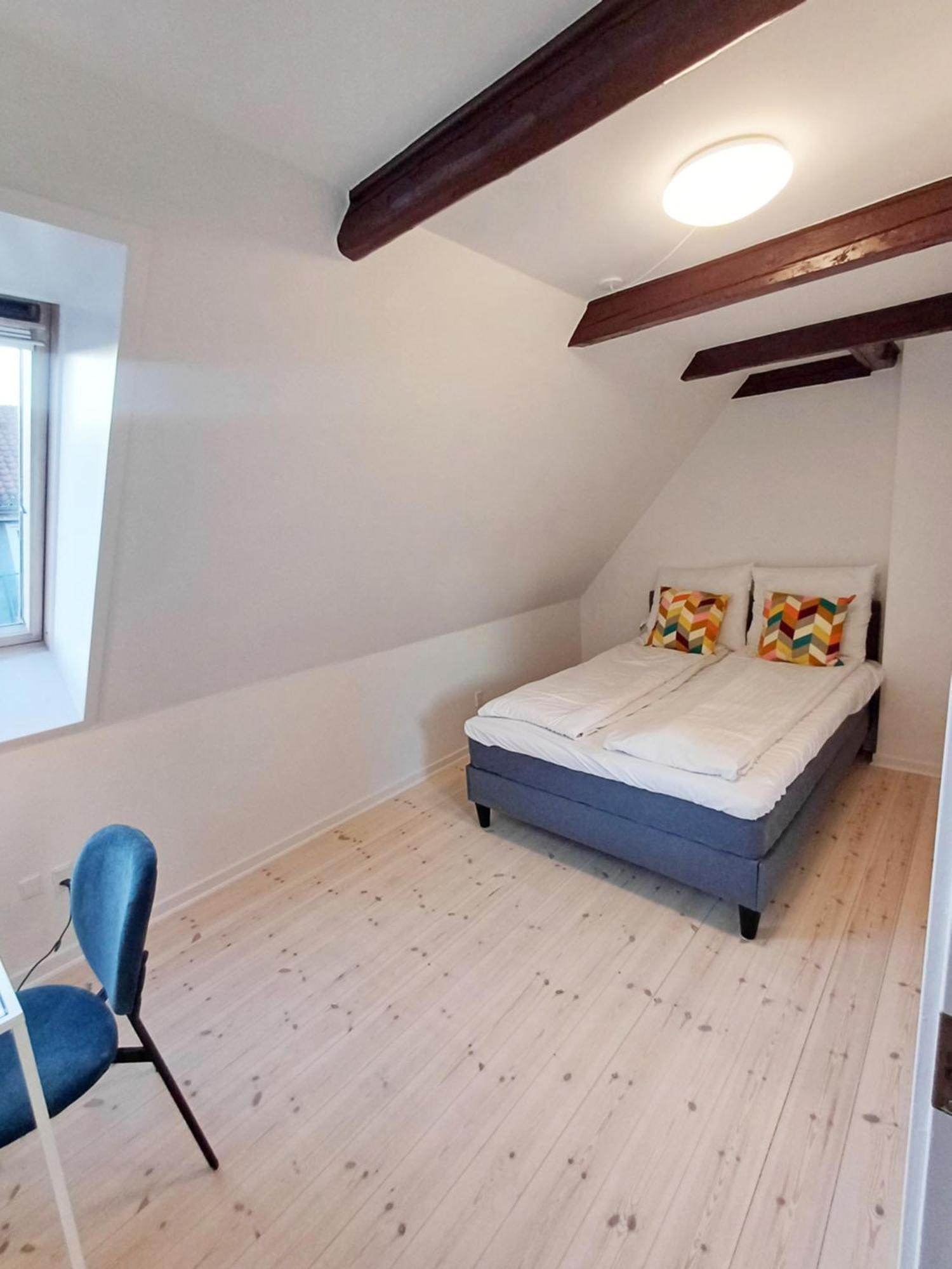 רנדרס Large Double Room In The Center Of City מראה חיצוני תמונה