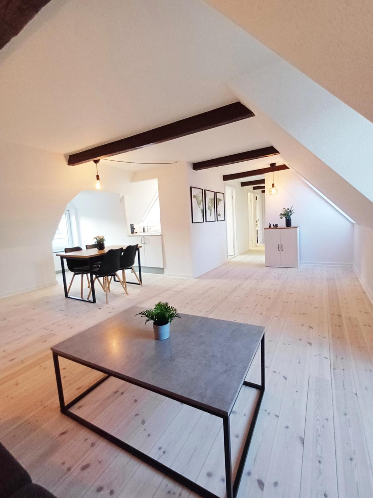 רנדרס Large Double Room In The Center Of City מראה חיצוני תמונה